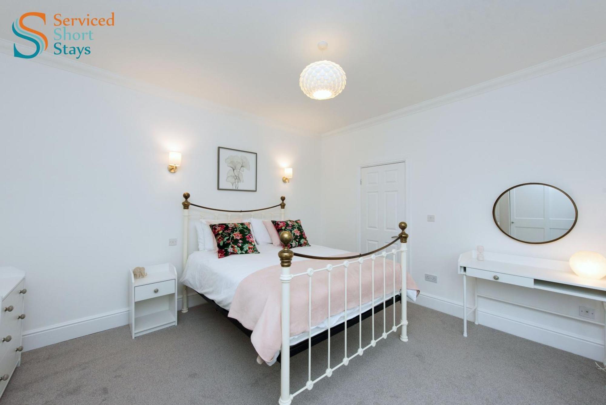 Light And Spacious Three Bedroom House In Close To And Amenities