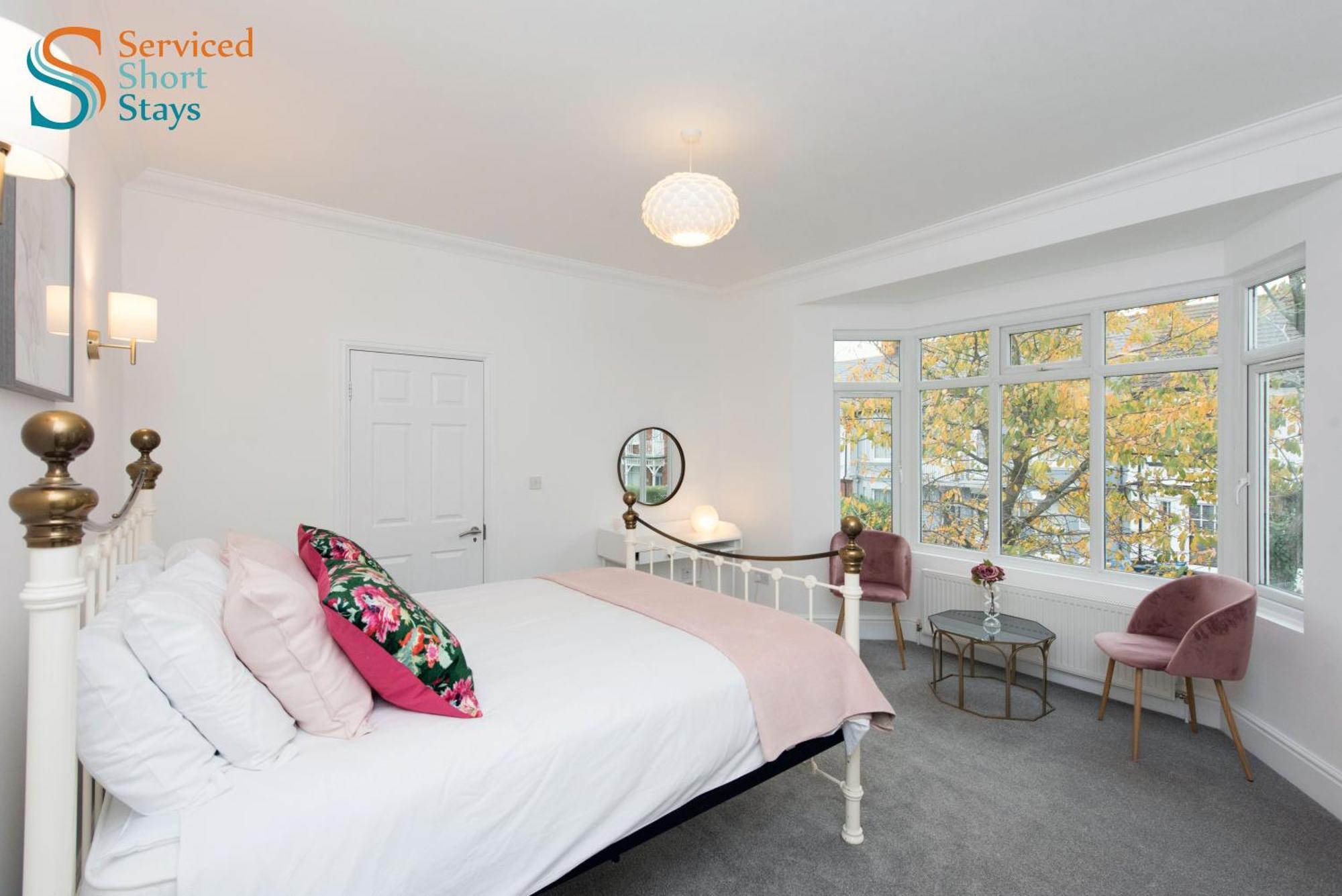 Light And Spacious Three Bedroom House In Close To And Amenities Margate