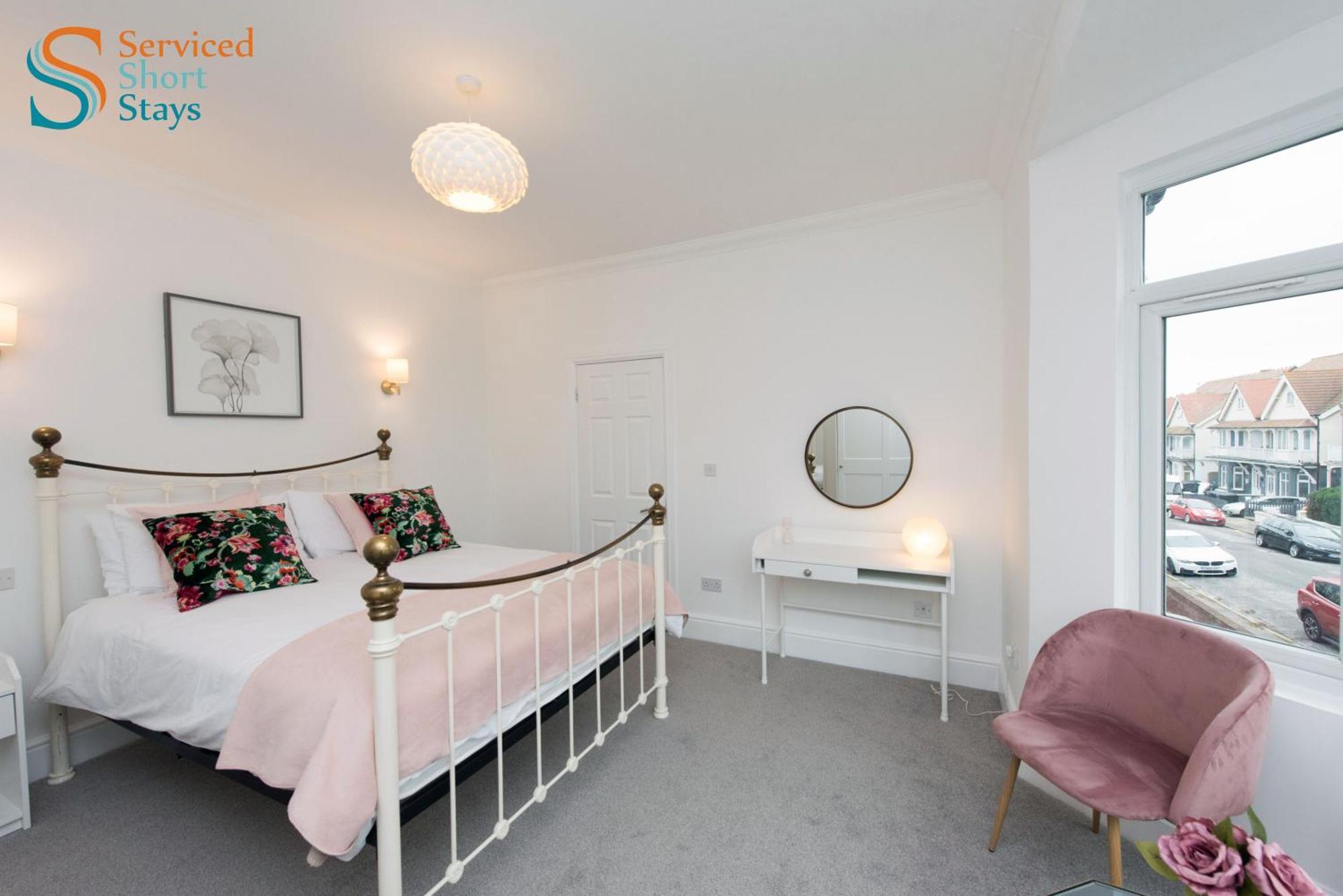 Apartment Light And Spacious Three Bedroom House In Close To And Amenities *