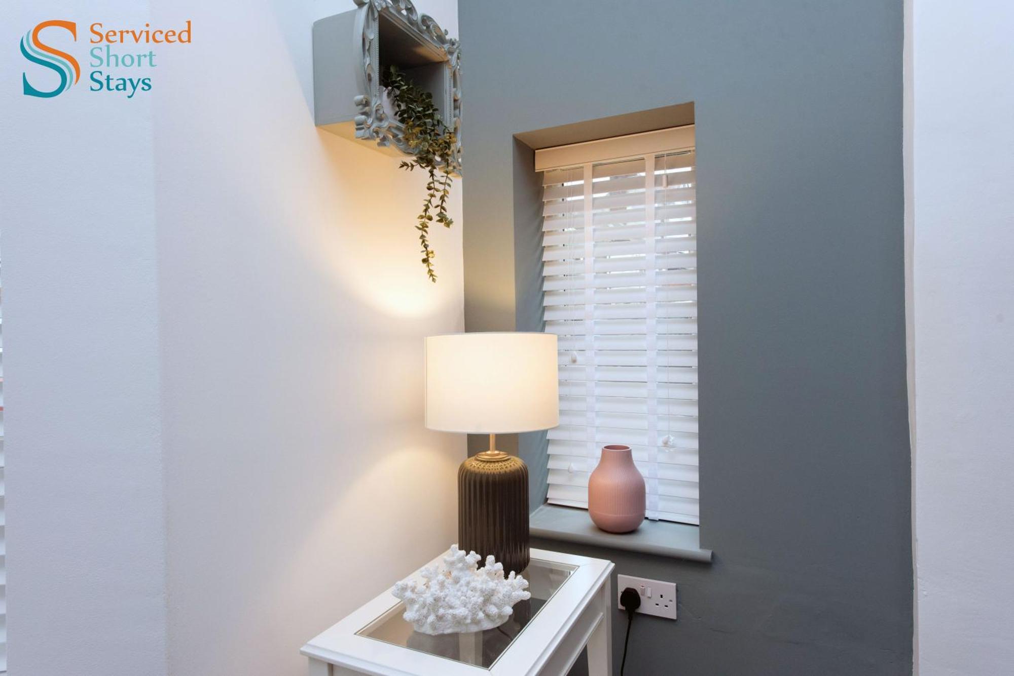 Light And Spacious Three Bedroom House In Close To And Amenities *