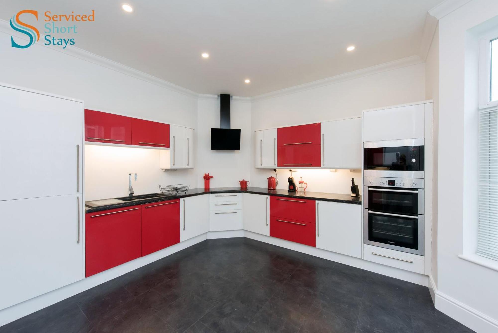 Apartment Light And Spacious Three Bedroom House In Close To And Amenities Margate