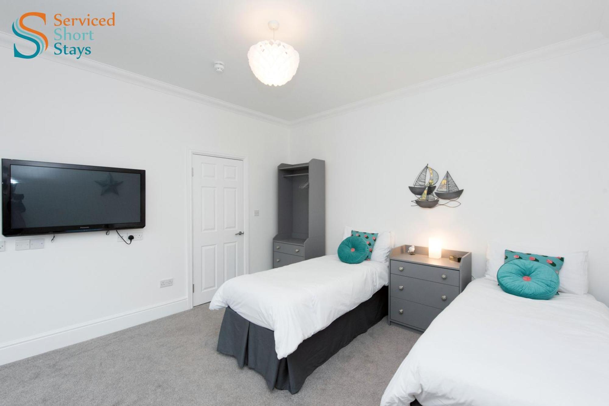 Apartment Light And Spacious Three Bedroom House In Close To And Amenities Margate