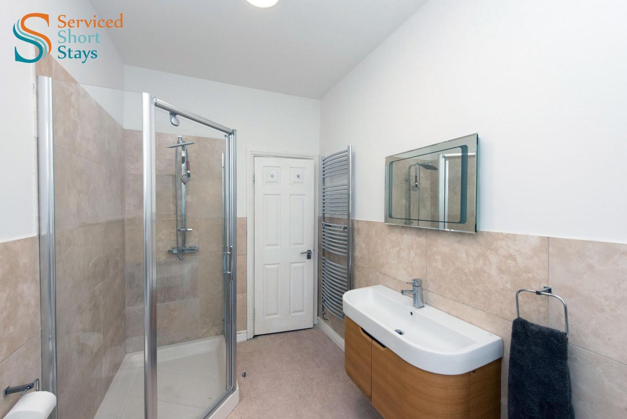 Light And Spacious Three Bedroom House In Close To And Amenities Apartment Margate