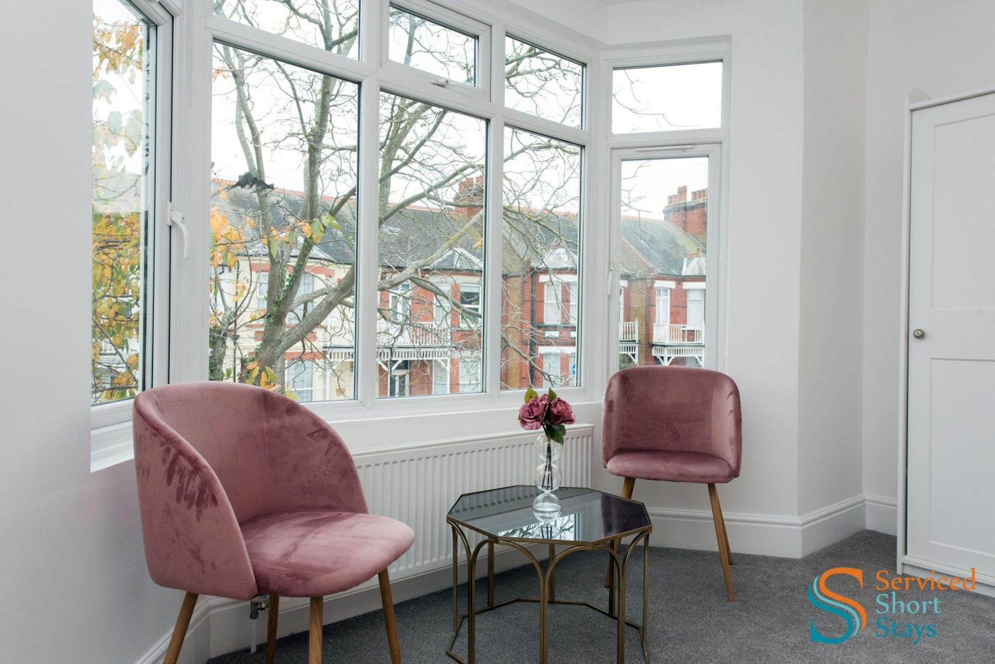 Light And Spacious Three Bedroom House In Close To And Amenities Apartment Margate