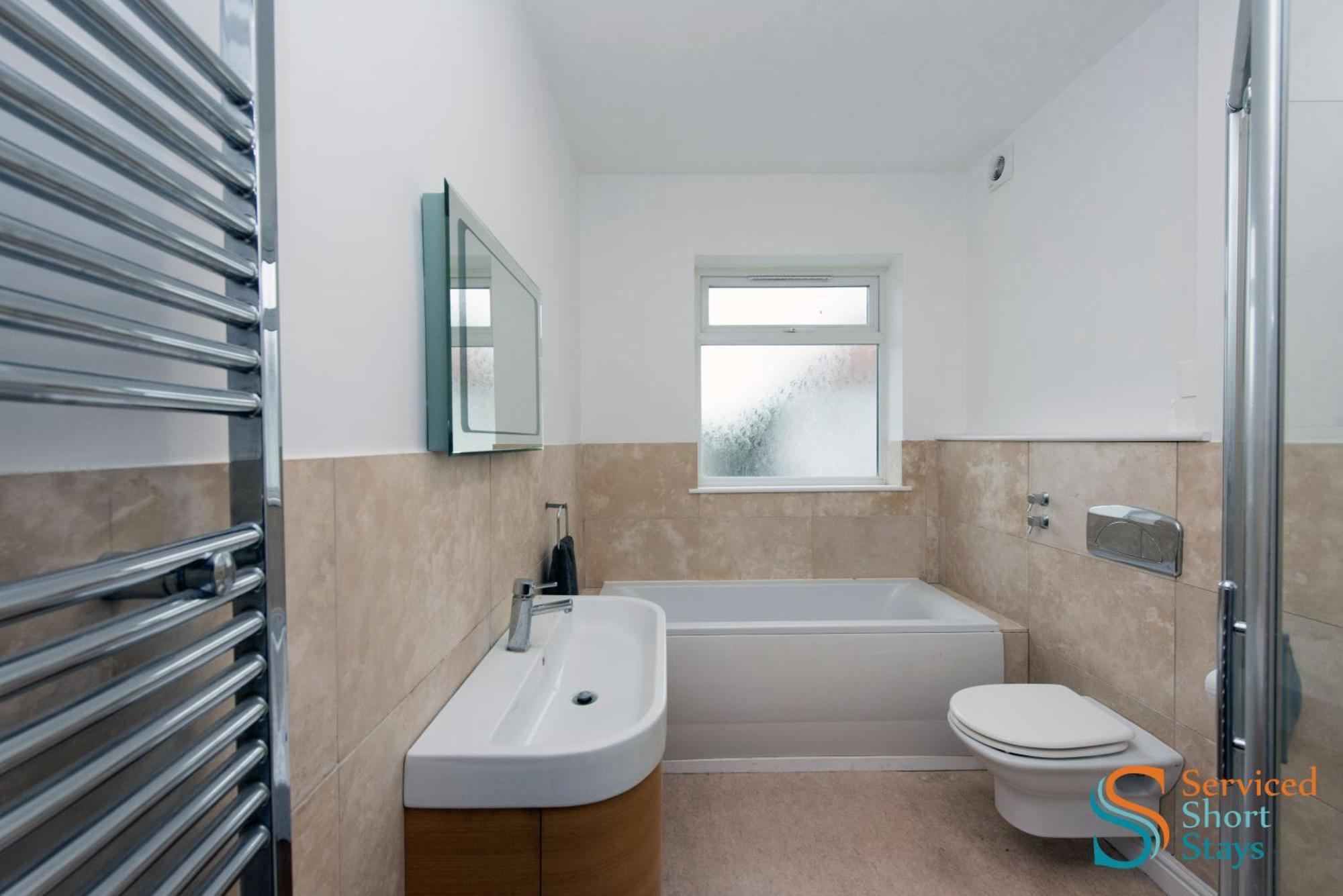 Light And Spacious Three Bedroom House In Close To And Amenities