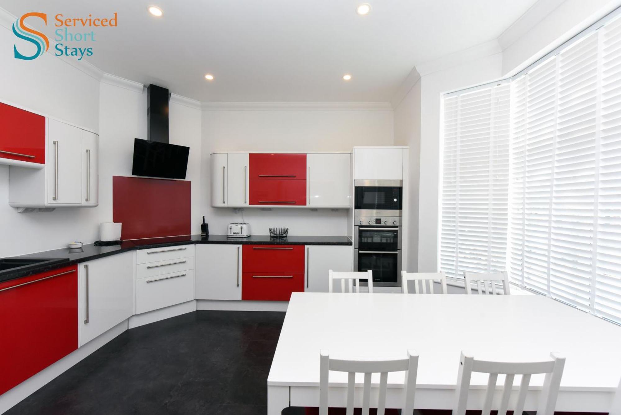 Apartment Light And Spacious Three Bedroom House In Close To And Amenities *