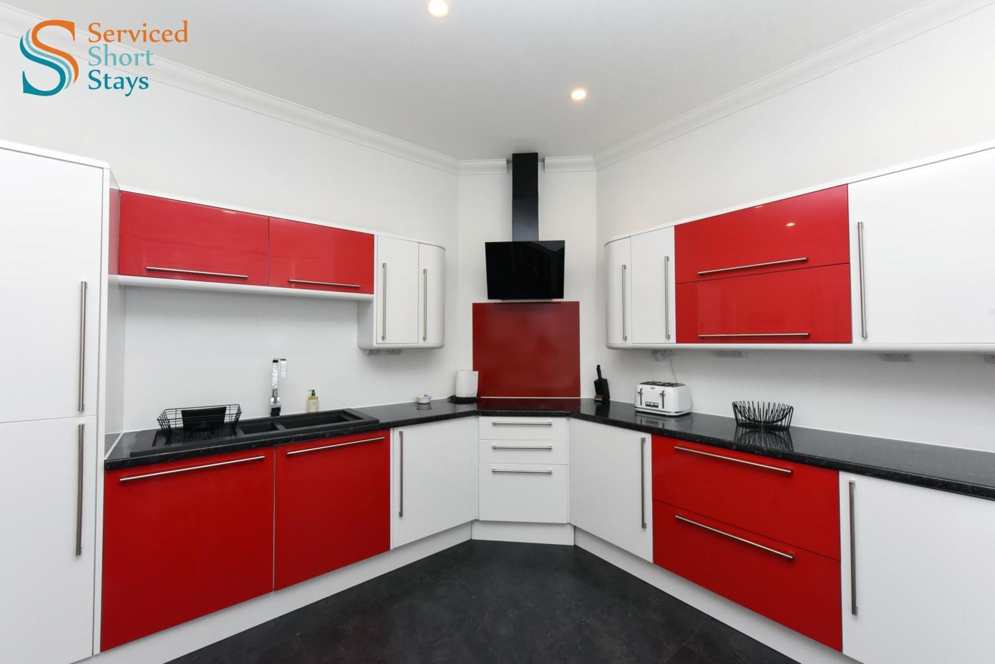 Apartment Light And Spacious Three Bedroom House In Close To And Amenities *