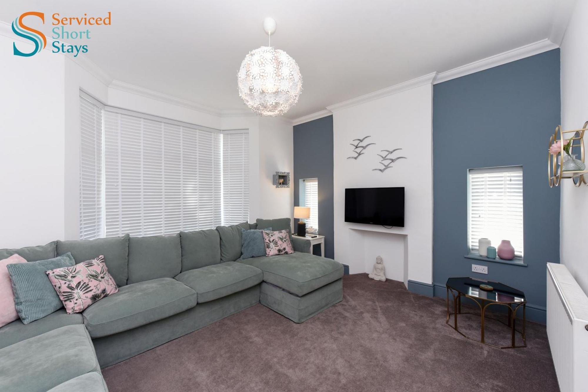 Light And Spacious Three Bedroom House In Close To And Amenities Apartment Margate