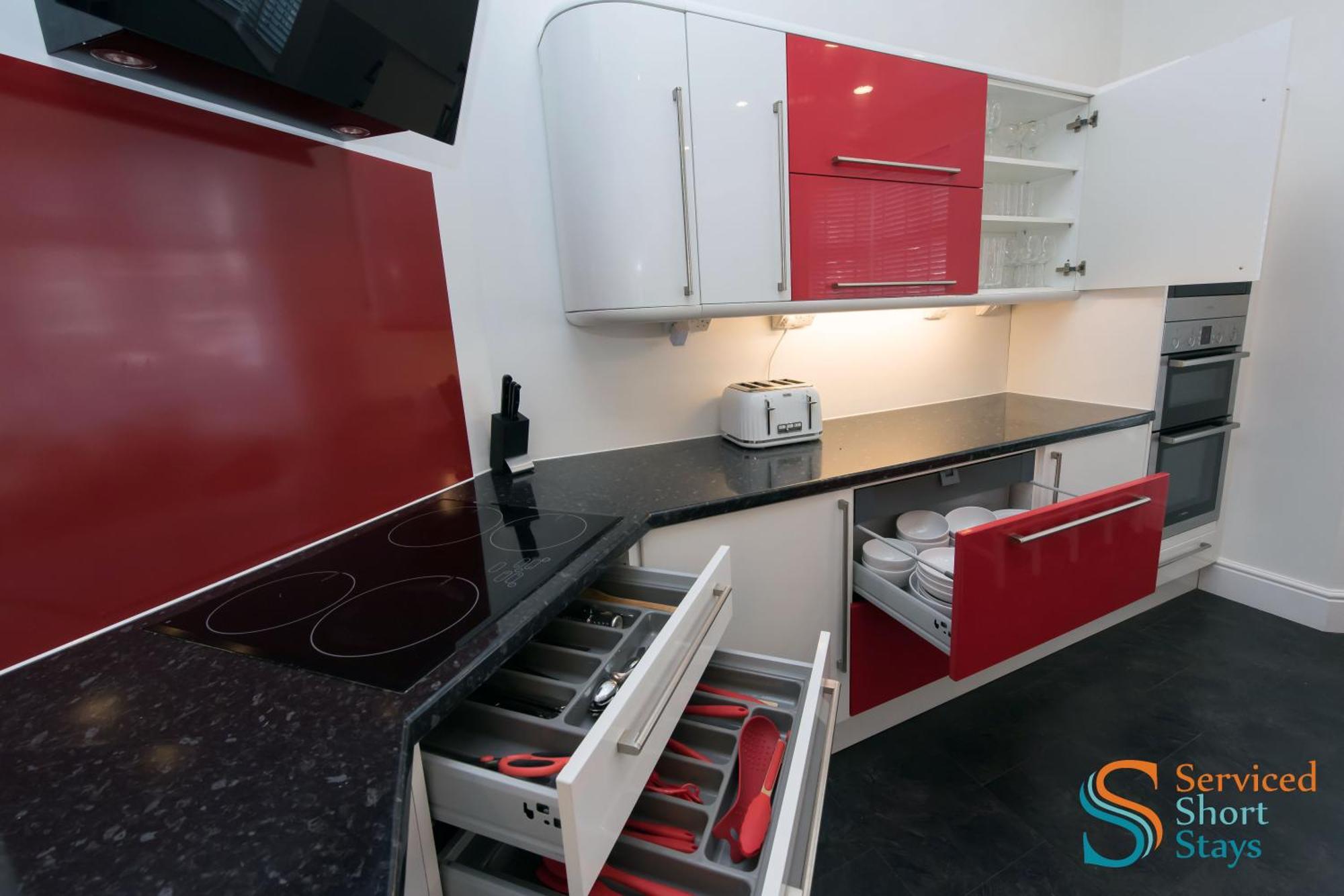 Light And Spacious Three Bedroom House In Close To And Amenities