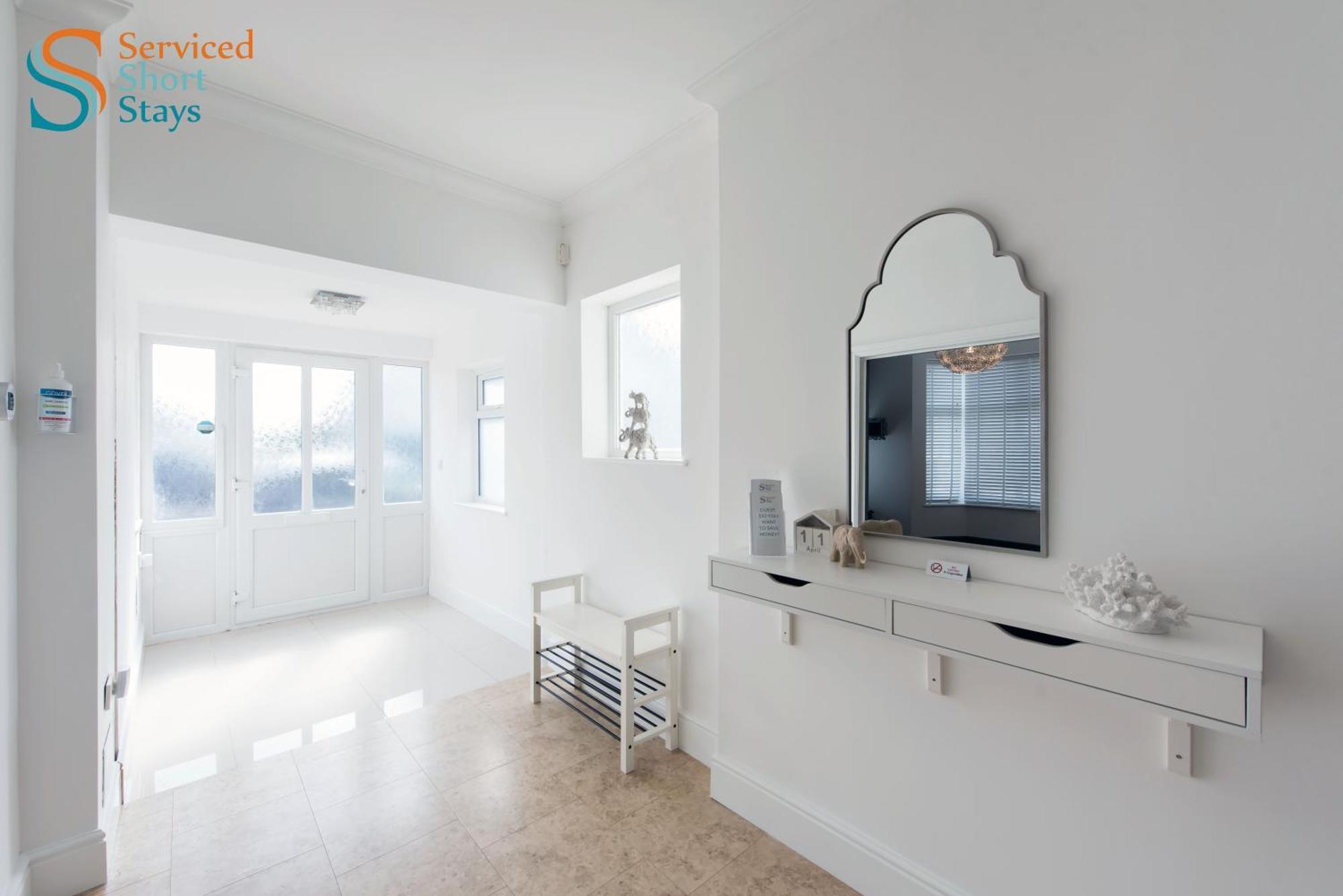 Light And Spacious Three Bedroom House In Close To And Amenities *