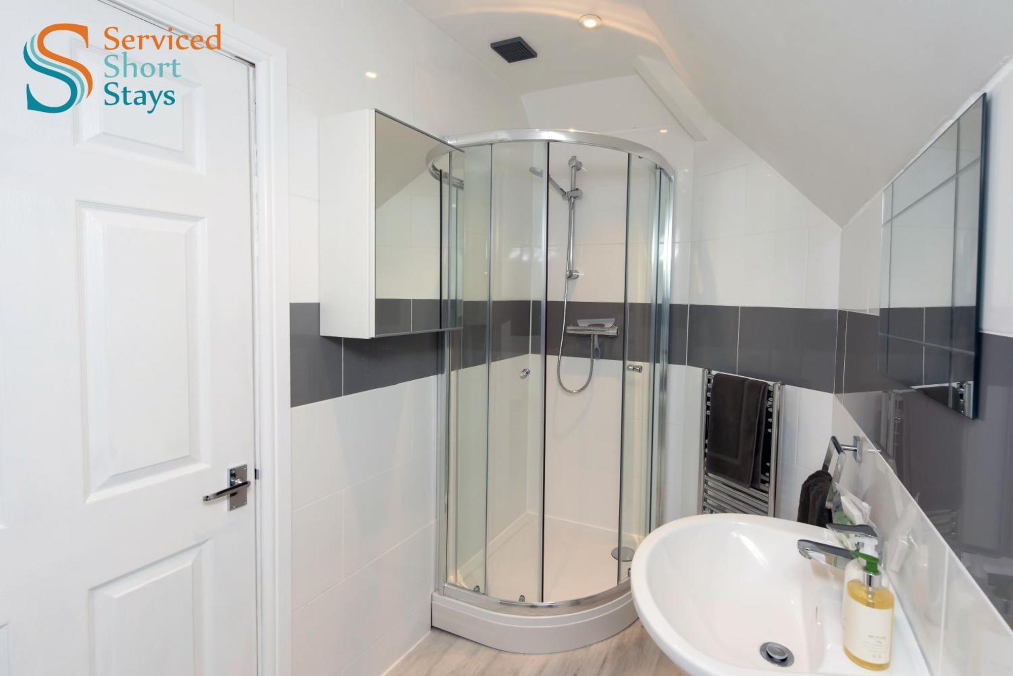 Light And Spacious Three Bedroom House In Close To And Amenities Apartment Margate