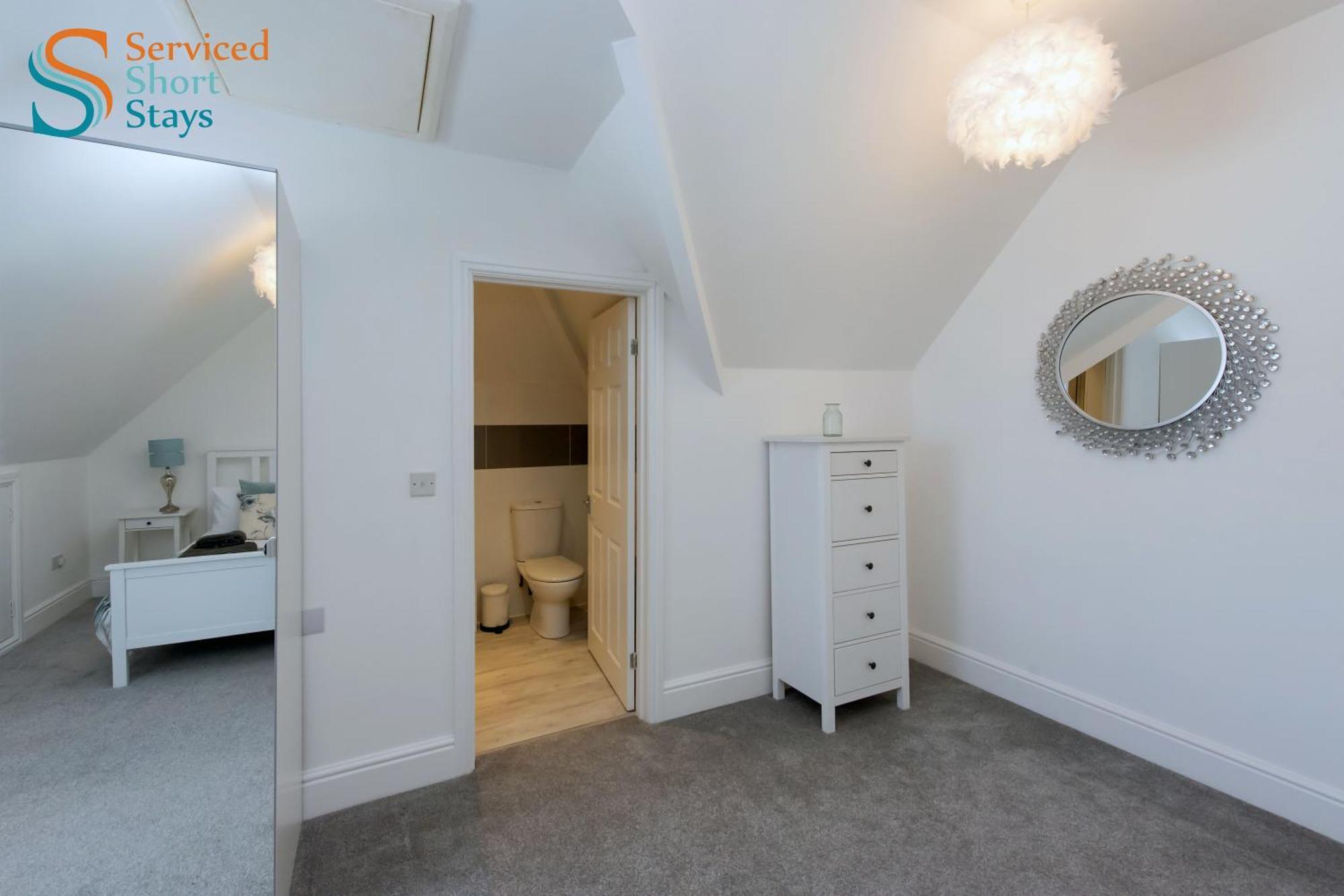 Light And Spacious Three Bedroom House In Close To And Amenities *