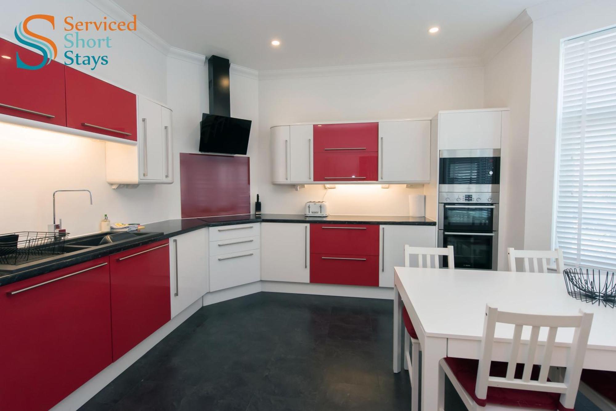 Light And Spacious Three Bedroom House In Close To And Amenities
