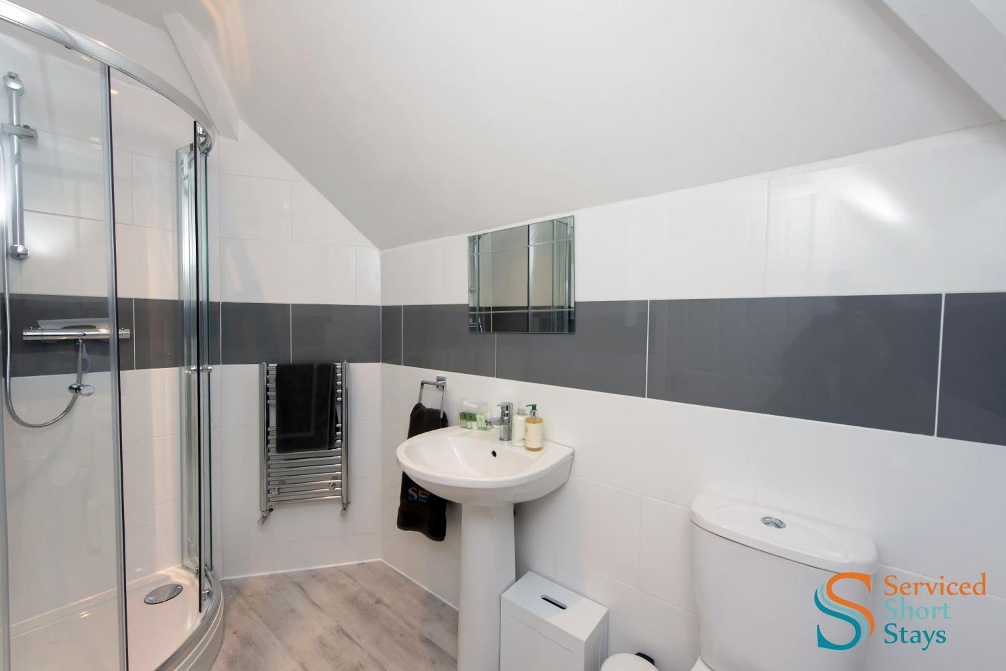 Apartment Light And Spacious Three Bedroom House In Close To And Amenities *