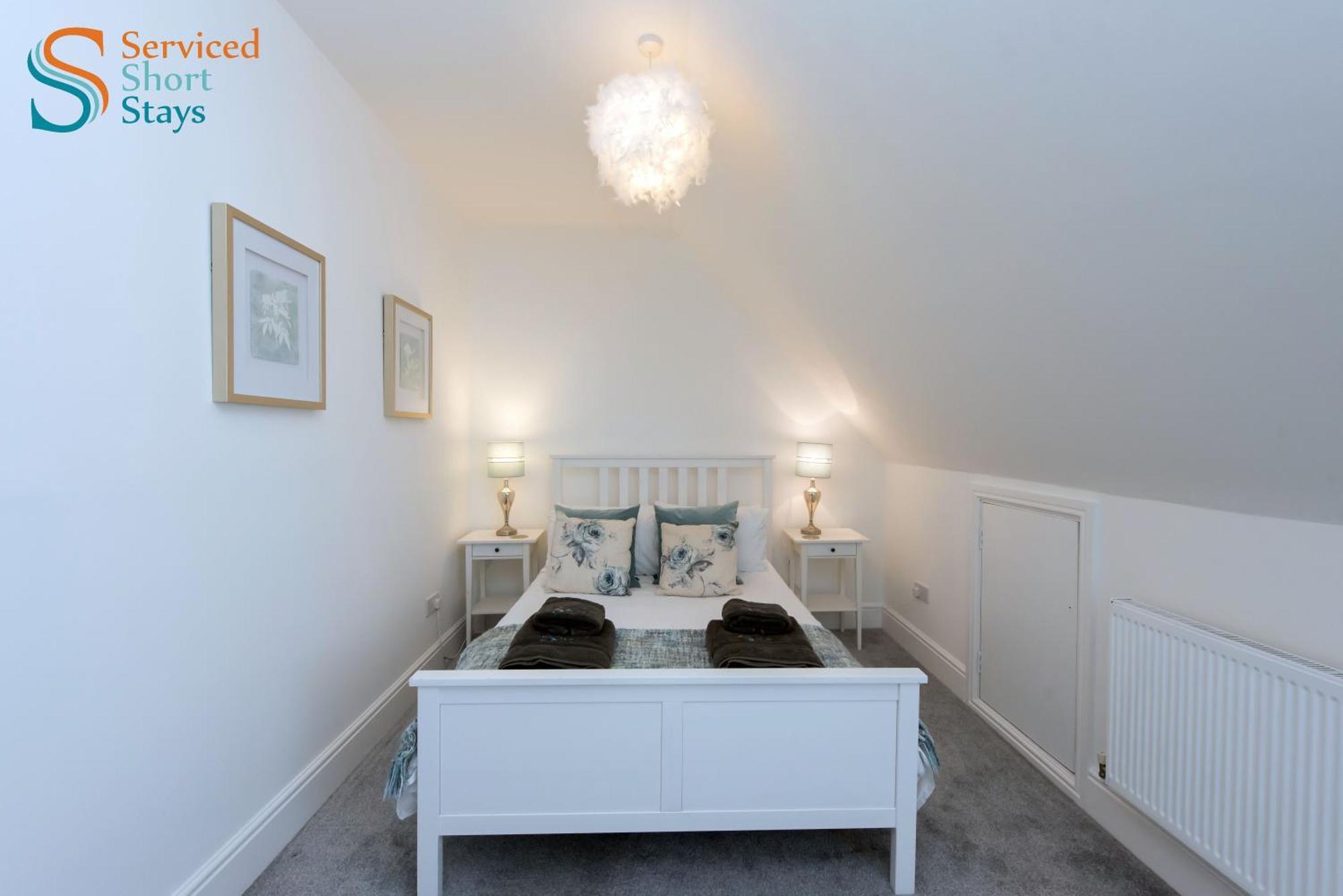 Apartment Light And Spacious Three Bedroom House In Close To And Amenities *