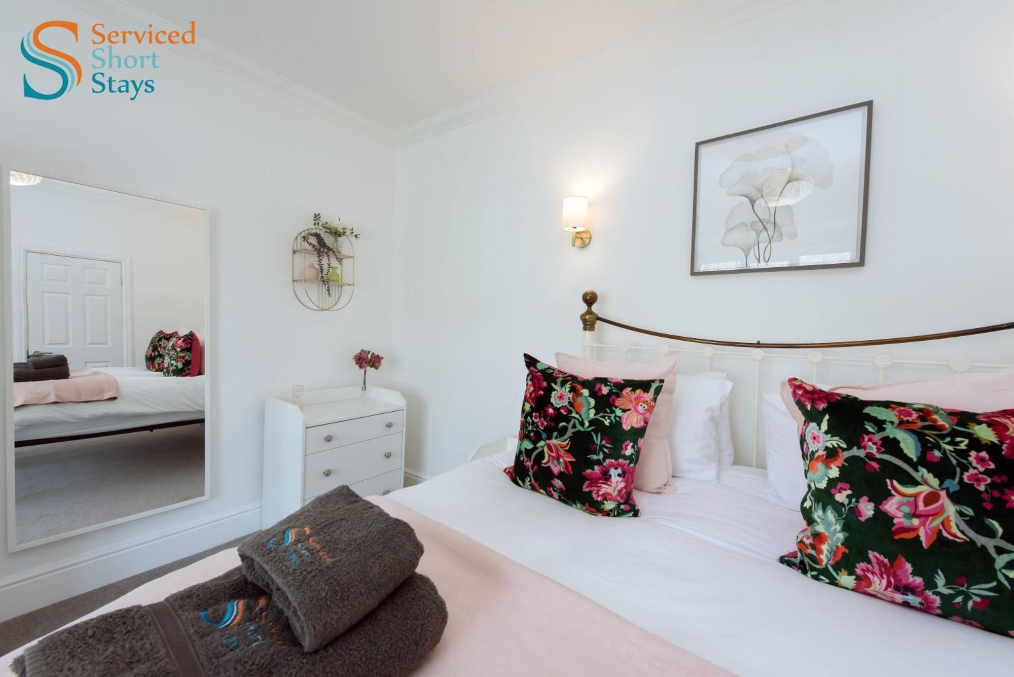 Light And Spacious Three Bedroom House In Close To And Amenities Margate