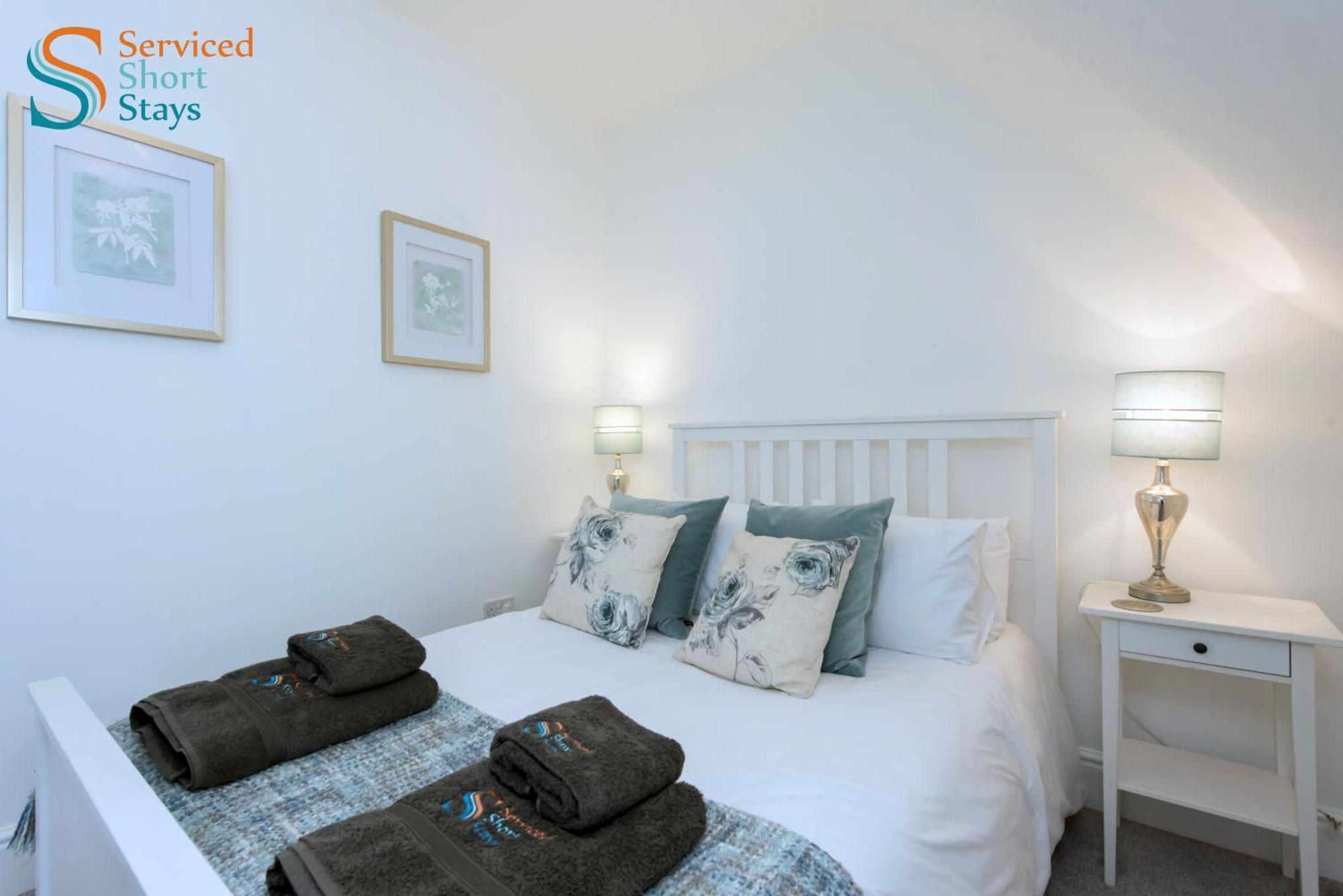 Light And Spacious Three Bedroom House In Close To And Amenities